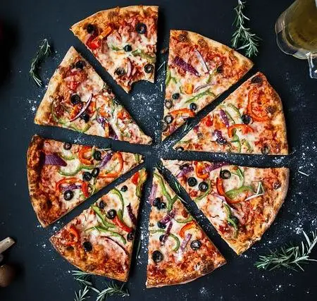 Perfecting Pizza Toppings: Mastering the Art of Layering for Optimal Flavor