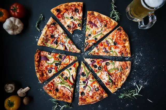 Perfecting Pizza Toppings: Mastering the Art of Layering for Optimal Flavor