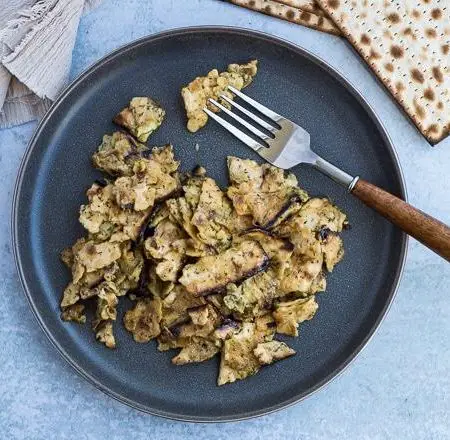 Satisfy Your Cravings with an Easy Matzo Brei Recipe