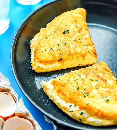 Delightful Breakfast Classics: Indulge in Omelettes and French Toast