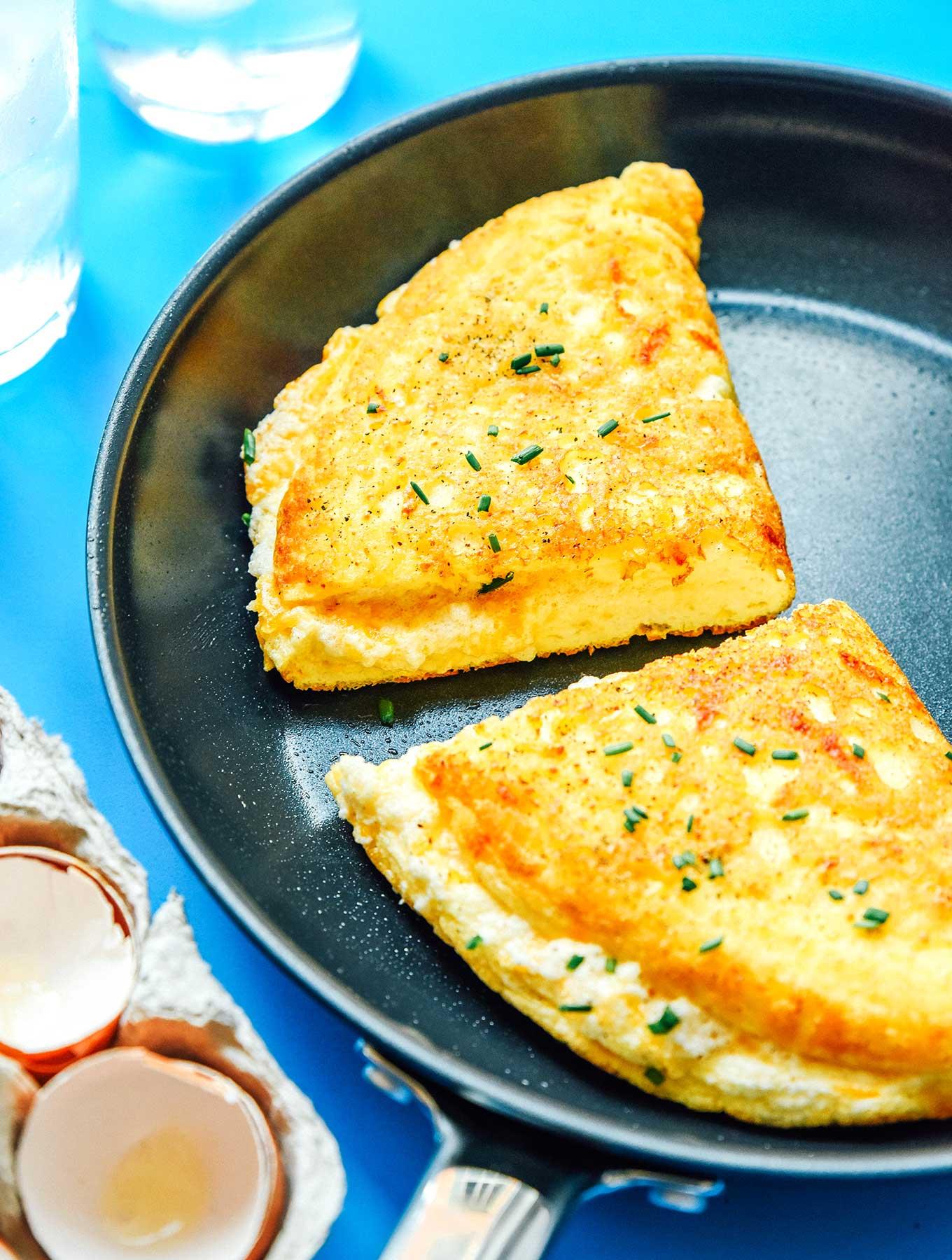 Delightful Breakfast Classics: Indulge in Omelettes and French Toast